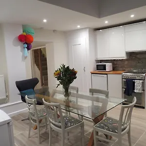 Holiday home Frog Palace - Secure Parking-outside Area-topsham-exeter-beach-chiefs-wifi, Topsham